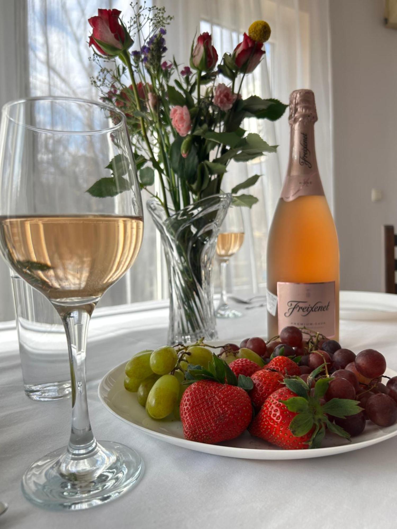Casa Rea - Comfortable Stay With Free Parking Sofia Exterior foto